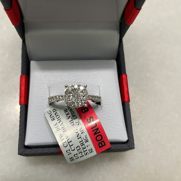 Sterling silver 1/2 CTTW diamond Ring size 7 - Picture 2 of 5